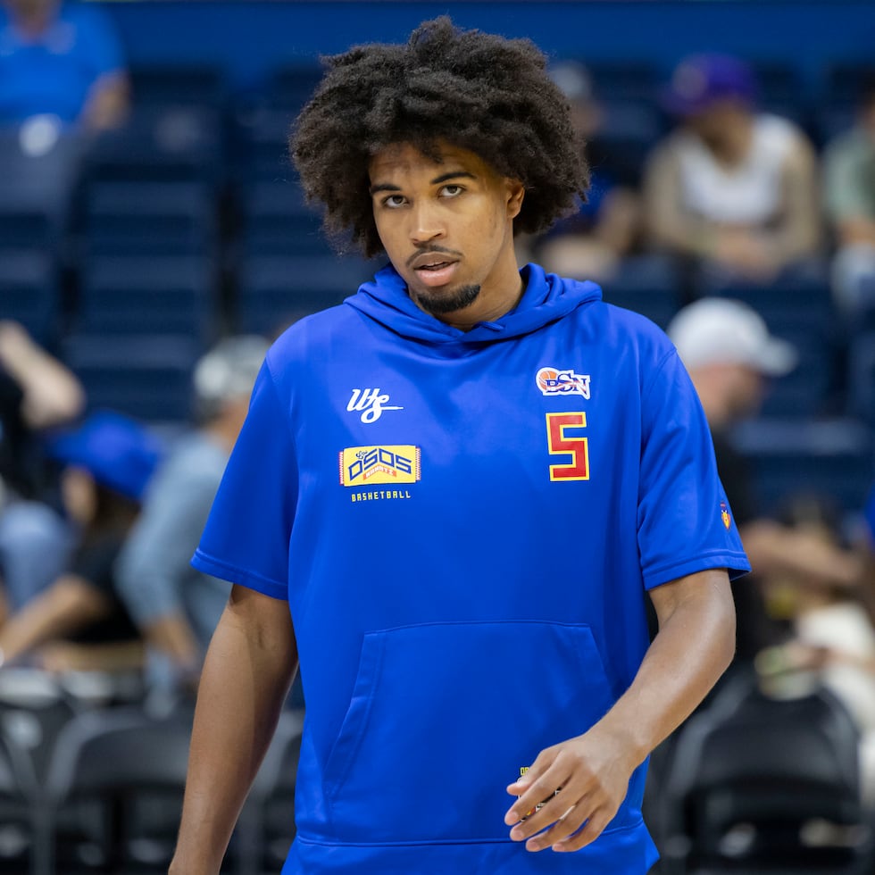 Ethan Thompson pertenece a los Osos de Manatí en el Baloncesto Superior Nacional.