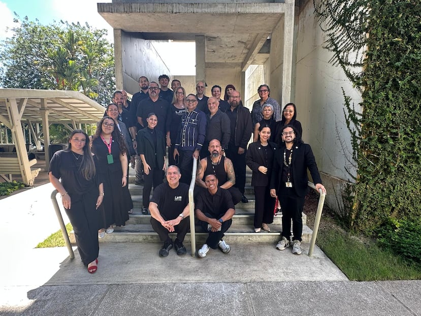 En la foto, los representantes estudiantiles y de profesores ante la Junta Universitaria de la UPR que abandonaron la reunión.