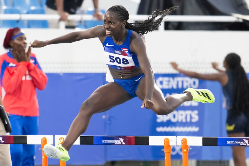 Grace Claxton en los 400 metros con vallas.