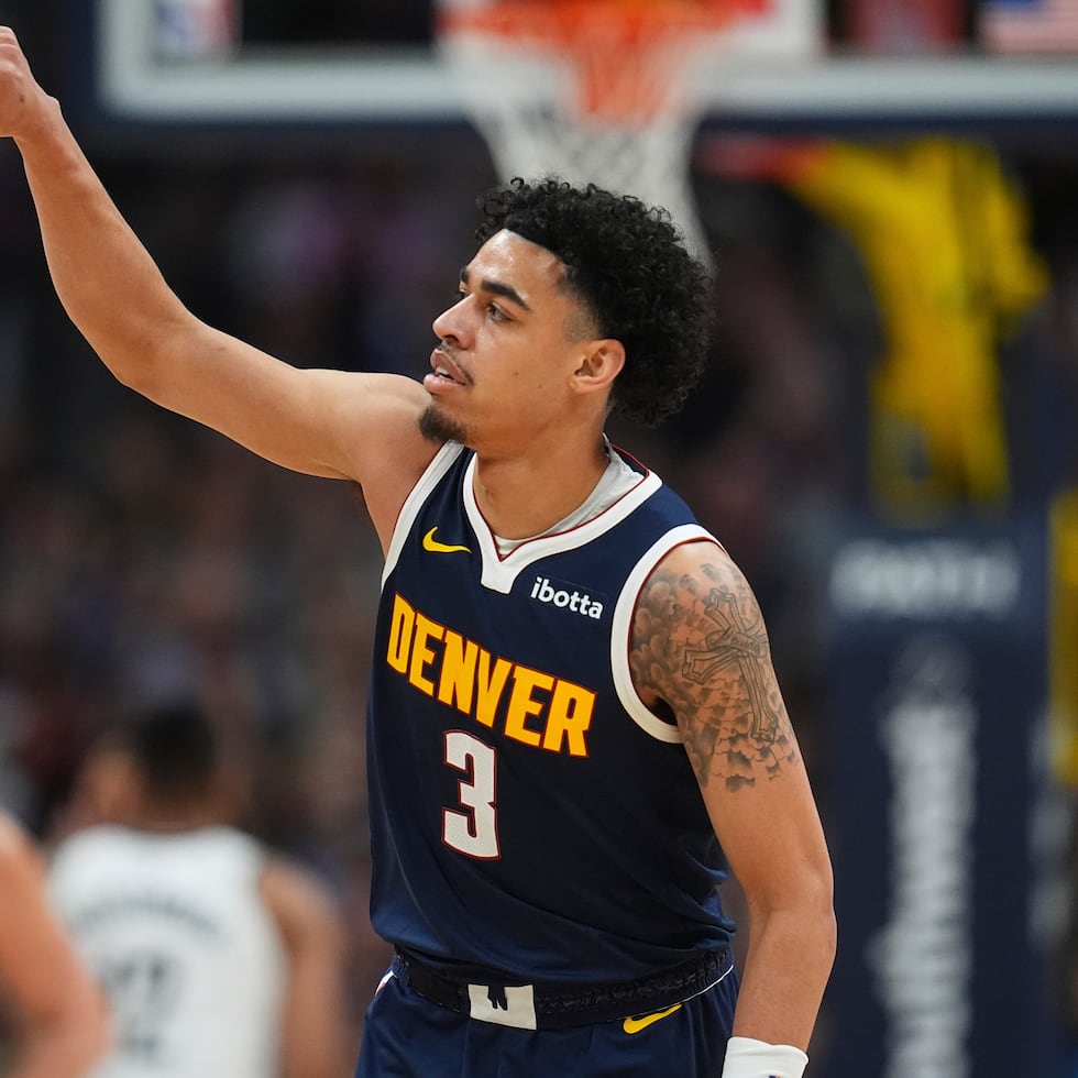 Julian Strawther solo ha jugado nueve de los 23 partidos de los Nuggets en la temporada.