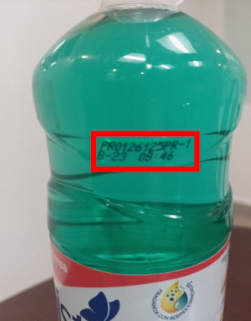 La imagen muestra el código UPC y número de lote que debe fotografiar.