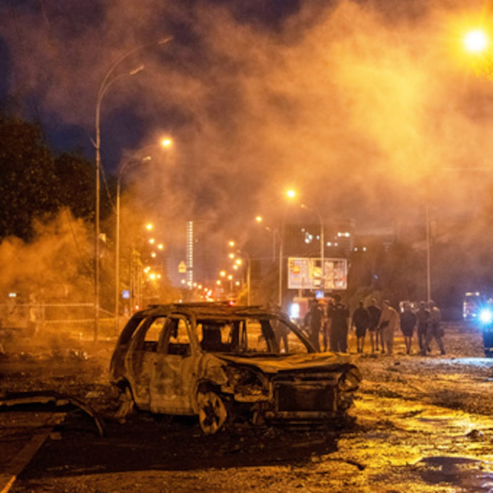 Corea del Norte se ha convertido en un suplidor clave de material bélico a Rusia, escribe Roberto Orro. En la imagen zona devastada tras un ataque con misiles rusos en Kiev, Ucrania.