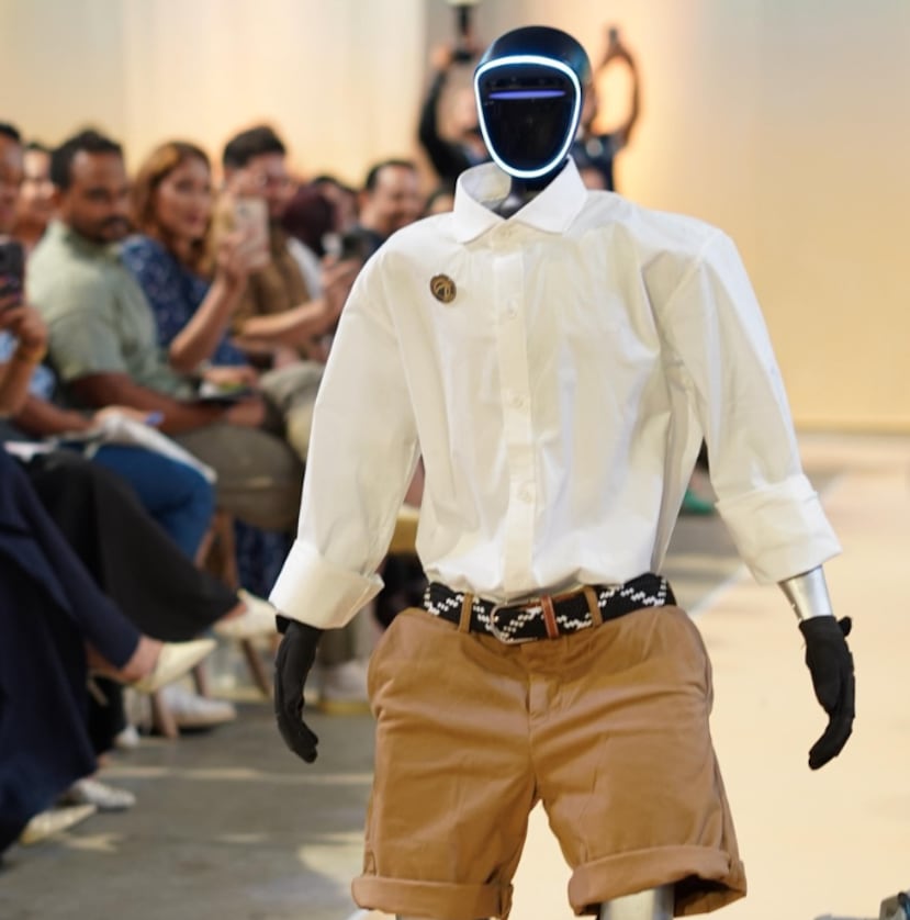 Modelo robot Barranquilla Fashion Week
