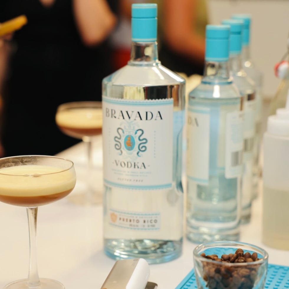 Carlos López, presidente de Bravada Vodka y de World Spirits, LLC, dijo que el interés por desarrollar aquí una marca de vodka surgió luego de mirar el mercado y ver el crecimiento en el segmento de bebidas, pero casi exclusivamente en cervezas, cervezas artesanales y ron.