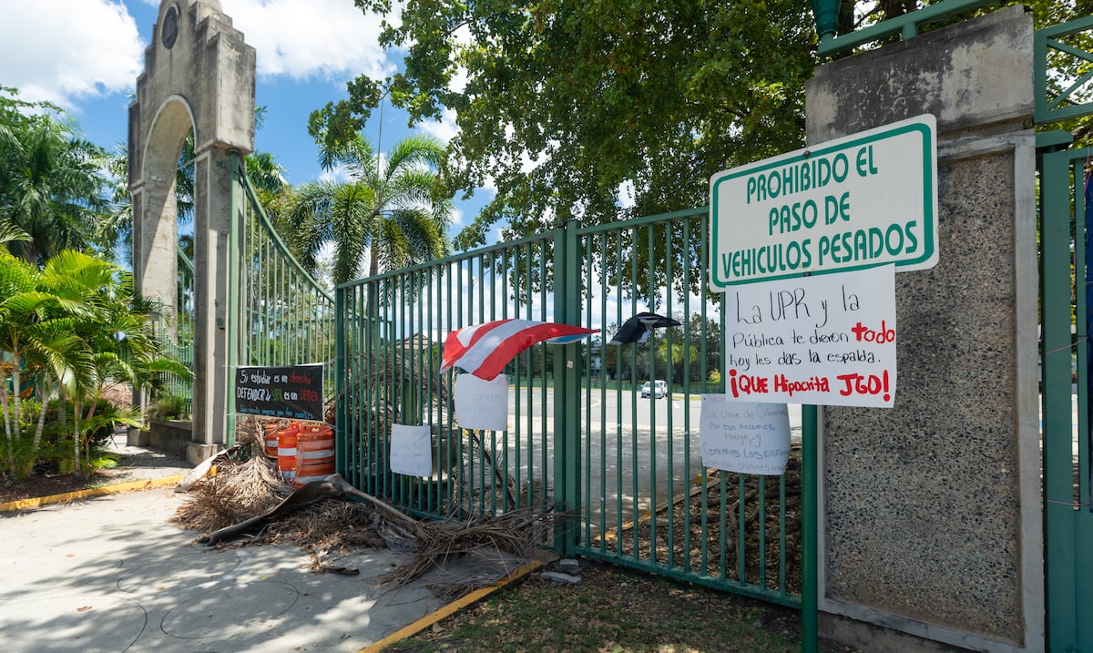 Permanecen cerrados los portones del recinto de Mayagüez de la UPR pese a orden del tribunal