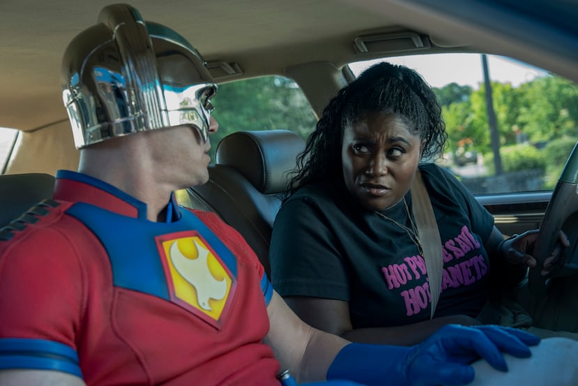Los actores John Cena, a la izquierda, y Danielle Brooks, a la derecha, protagonizan la serie "Peacemaker".