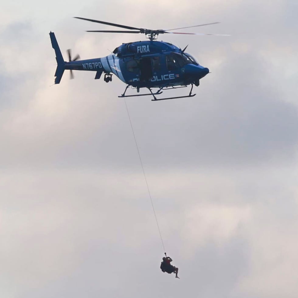 Personal de la Oficina de Manejo de Emergencias Municipal de Arecibo tuvo que ser rescatado el pasado fin de semana, en Manatí, con un helicóptero.