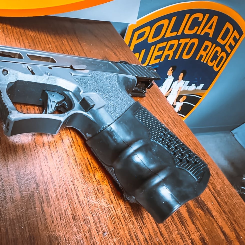 Parte de la evidencia ocupada en la intervención en La Perla, según la Policía.