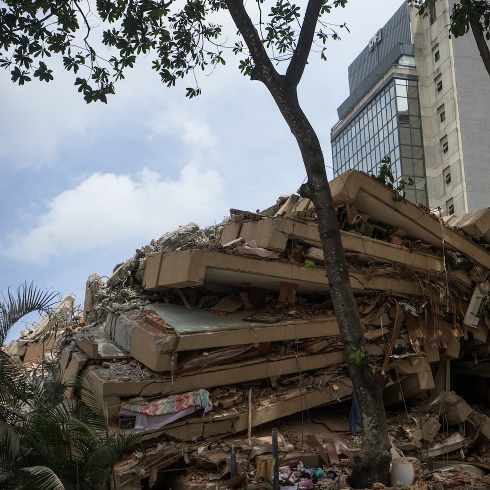Según el balance oficial, el número de heridos se mantiene en 16,740, mientras que 17,907 personas continúan sin vivienda.