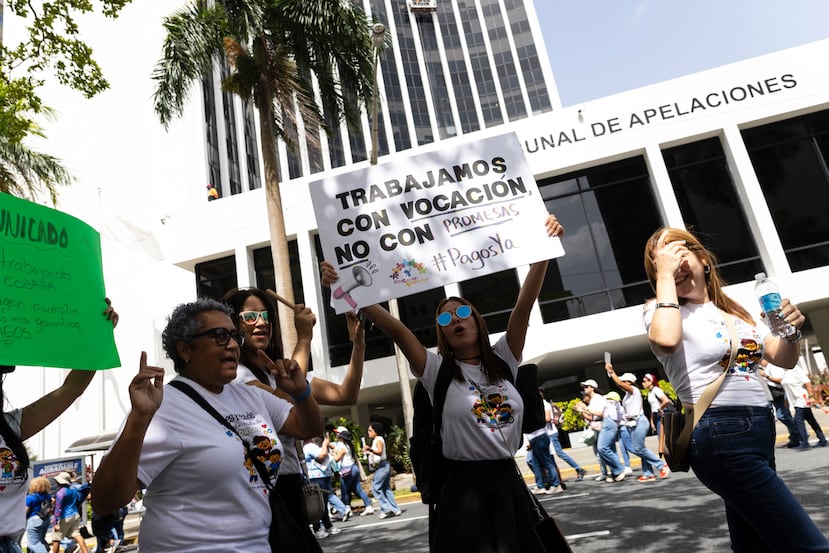 Luego de la manifestación frente a las oficinas de la JSF, en Hato Rey, representantes de las escuelas se reunieron con funcionarios del Departamento de Educación.