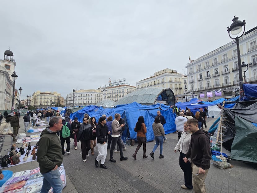 En Madrid continúan los reclamos por la crisis de vivienda en la Puerta del Sol.