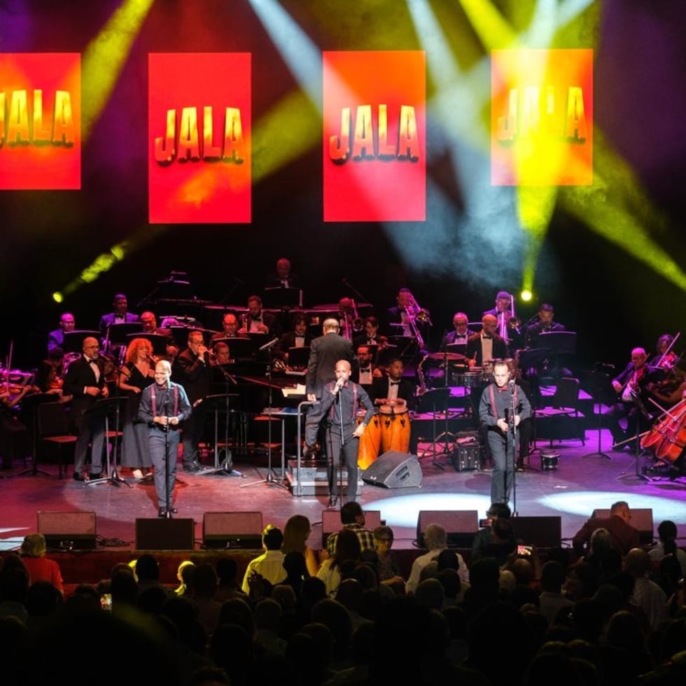 El evento contó con más de 60 músicos en escena, quienes junto al director y maestro Isidro Infante recibieron elogios por los nuevos arreglos musicales preparados para la ocasión.