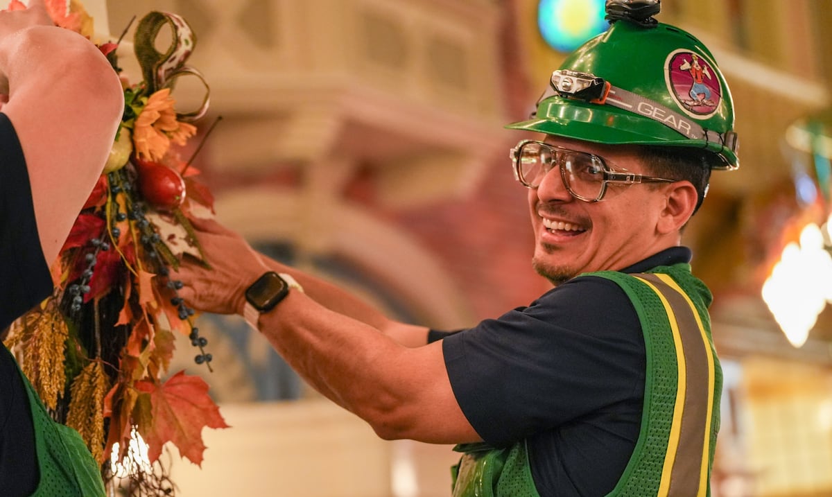 Puertorriqueño de Arecibo lleva una década transformando Disney para Halloween
