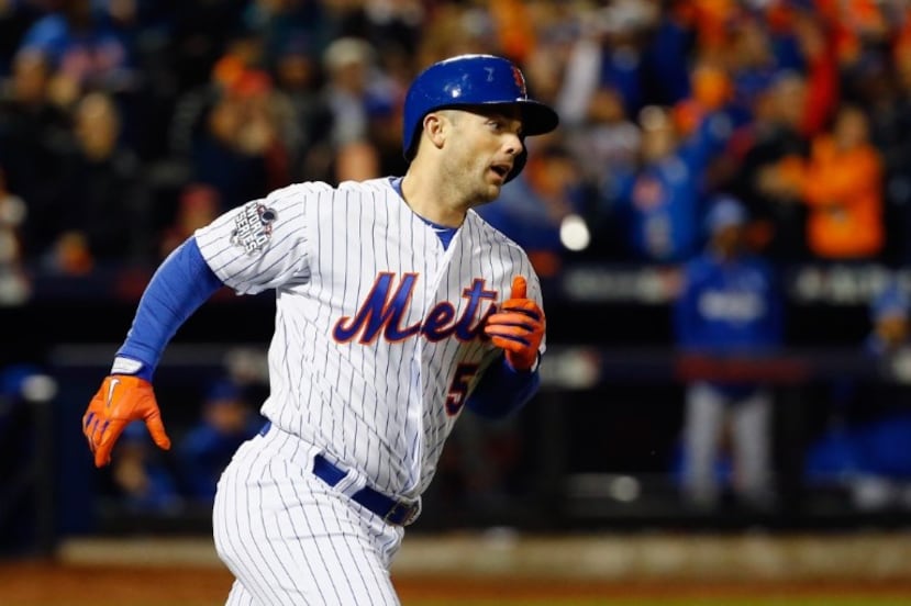 El capitán de los Mets David Wright corre las bases luego de pegar cuadrangular de dos carreras en la primera entranda.