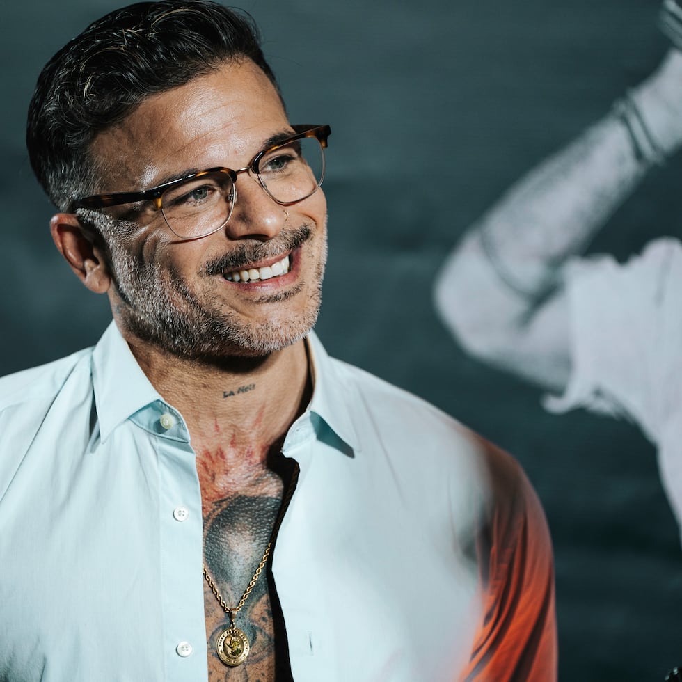 El multipremiado cantautor puertorriqueño Pedro Capó presenta oficialmente su nueva producción discográfica Pedro Capó EN VIVO desde el Coliseo de Puerto Rico, ya disponible en todas las plataformas digitales.