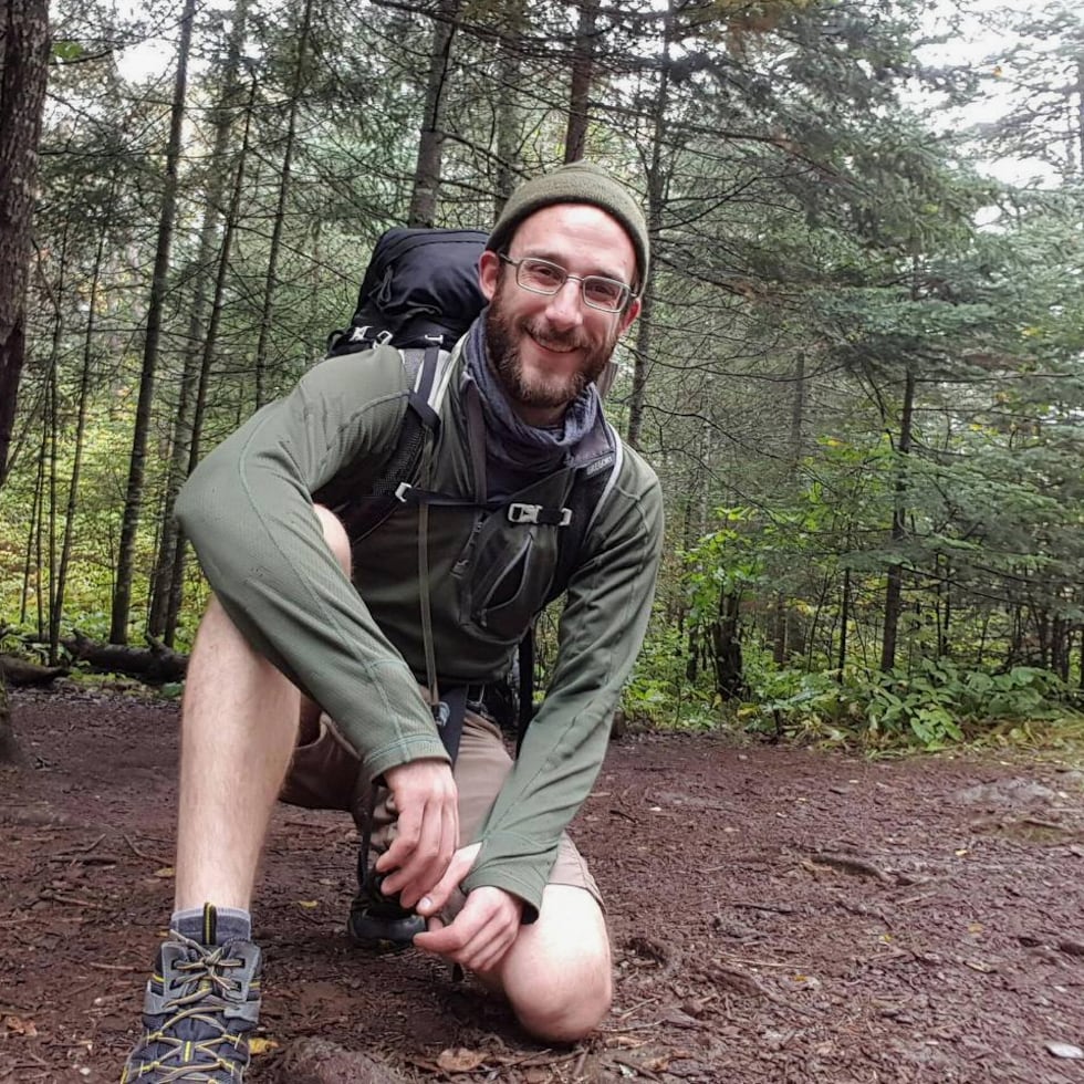 El video viralizado en línea no muestra a Alex Pretti sino al candidato demócrata al Congreso de los Estados Unidos, Dan Tully.