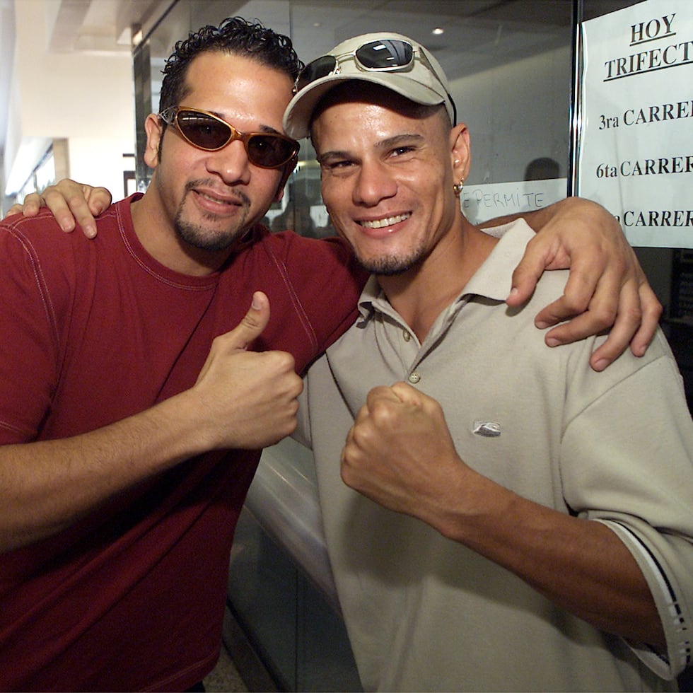Carlos "El Topo" Gerena, a la derecha, junto al excampeón mundial, Daniel Santos.