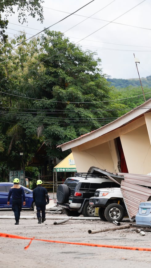 Tras el temblor, muchas personas permanecieron atentas ante la posibilidad de nuevas réplicas.