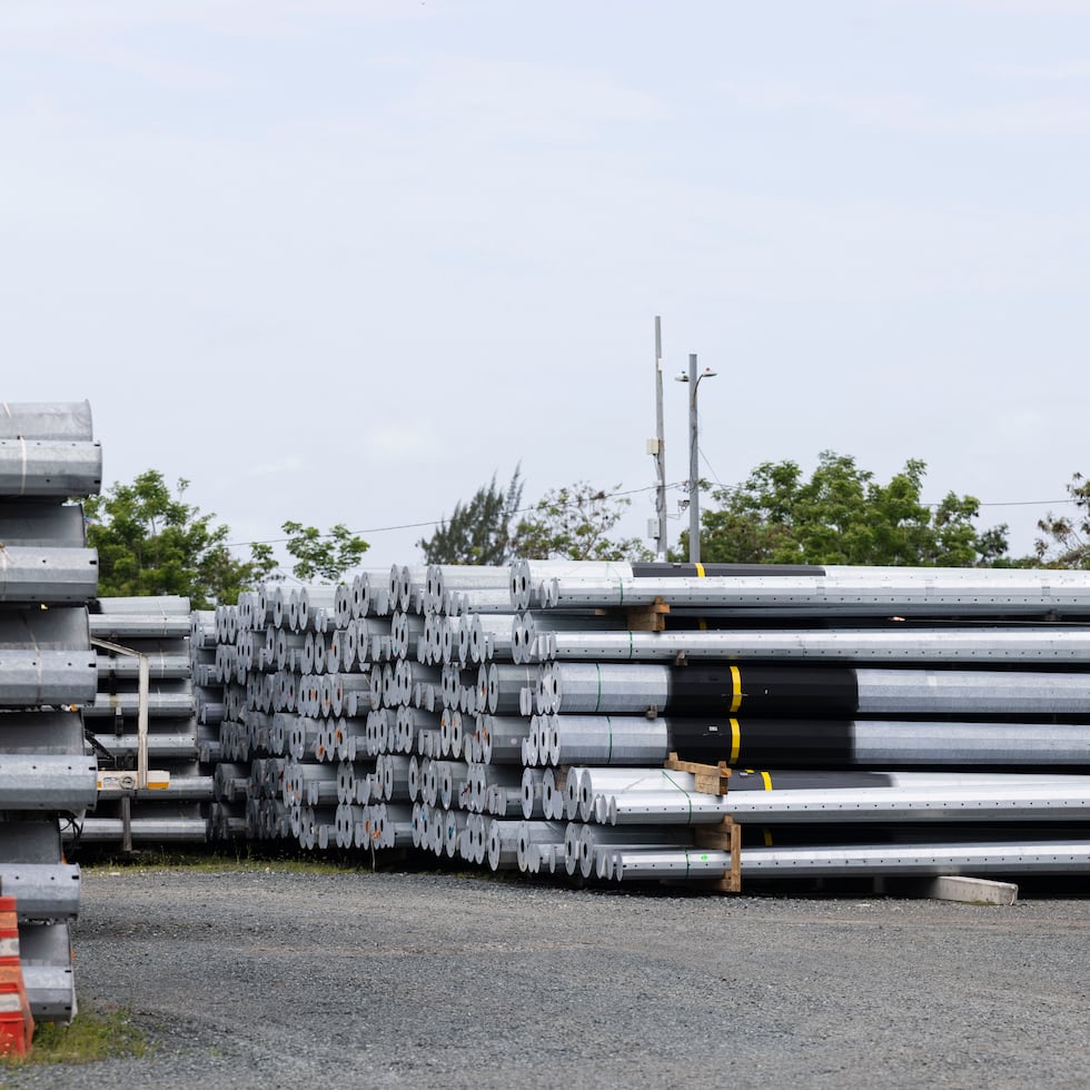 Los trabajos autorizados bajo el segundo contrato contemplan la instalación y remoción de postes de distribución.