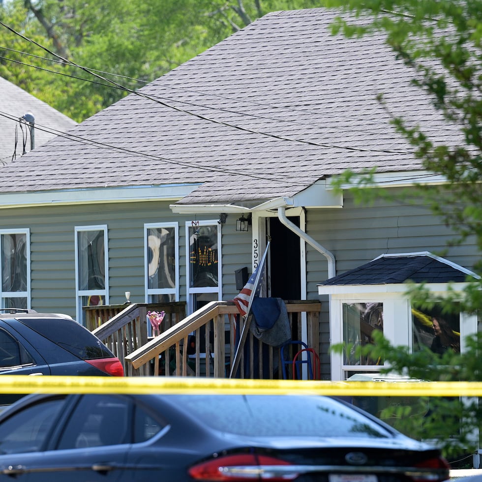 El agresor murió posteriormente tras una persecución con agentes que le dispararon.