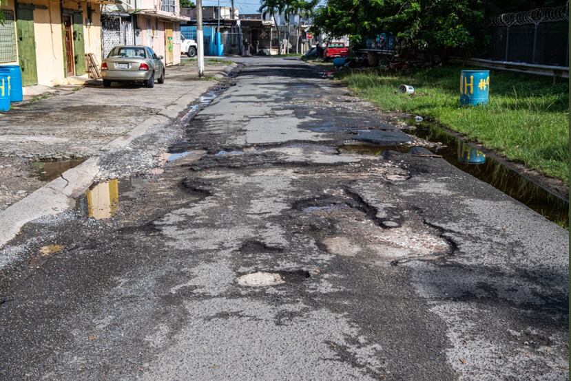 Una de las carreteras donde es visible el deterioro del asfalto.