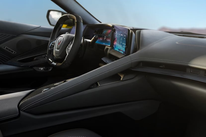 El interior del Corvette ZR1 C8 ofrece un aire de deportividad y lujo.
