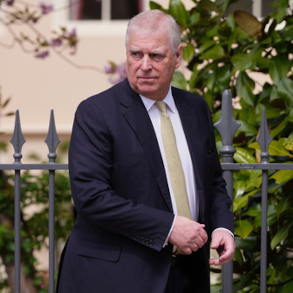 Los legisladores aprobaron en febrero una moción que exigía la publicación de los documentos después de que Andrew Mountbatten-Windsor fuera arrestado por cargos relacionados con acusaciones de que compartió informes gubernamentales con Epstein mientras era enviado comercial.