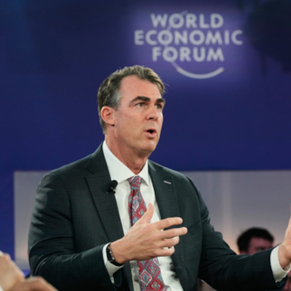 El gobernador de Oklahoma, Kevin Stitt, dijo en el programa “State of the Union” de CNN que el tiroteo fue una “verdadera tragedia” y que Trump tiene que decir a los estadounidenses cuál es el “final del juego”.