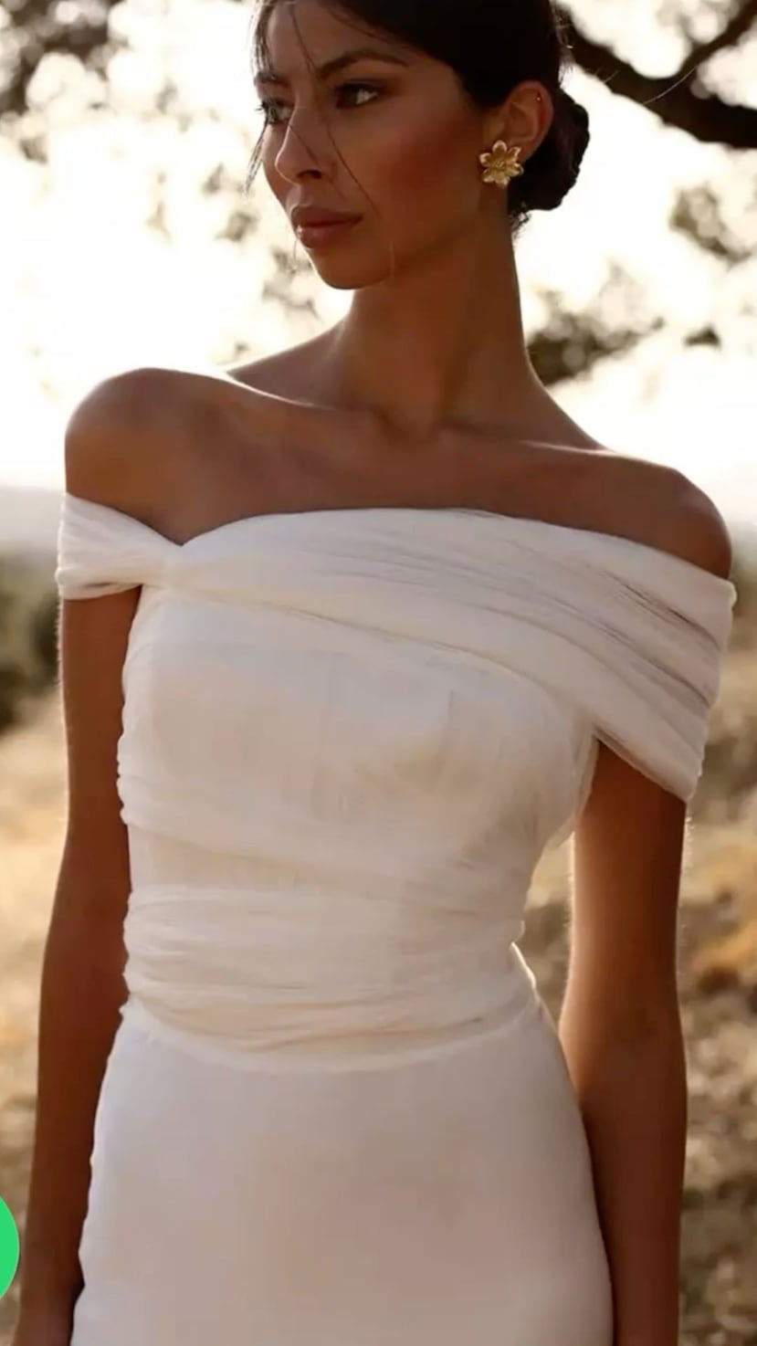 Los escotes tipo barco funcionan especialmente bien en cuellos más largos