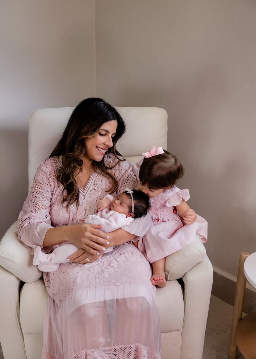 Ana Carro, Senior Marketing Specialist del Grupo Larrea, con Adriana y Ana Lucía.