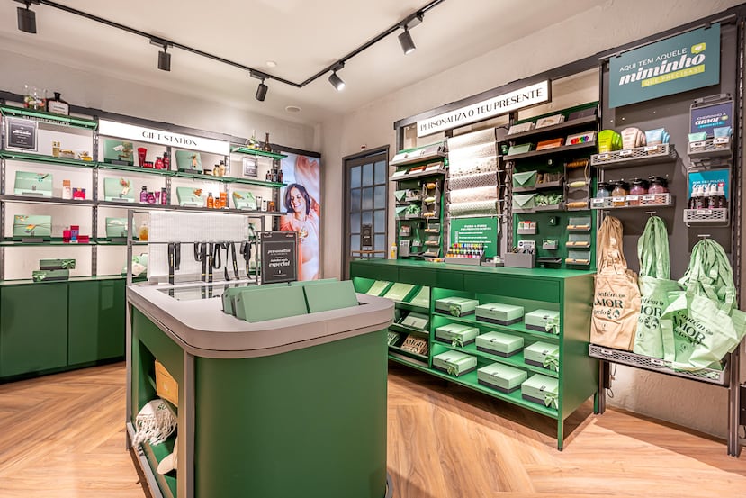 Fotografía sin fecha específica de toma cedida por O Boticário Forum de Sintra TWL/Rui Leal que muestra la tienda de O Boticário en Alegro Sintra, en Lisboa (Portugal). La empresa brasileña O Boticário alcanzó en 2025 el liderazgo global en el sector minorista de belleza con casi 4.000 tiendas físicas en Brasil y en otros 16 países, según un estudio internacional realizado por Euromonitor, informó la compañía este martes. EFE/ O Boticário Forum de Sintra TWL/Rui Leal