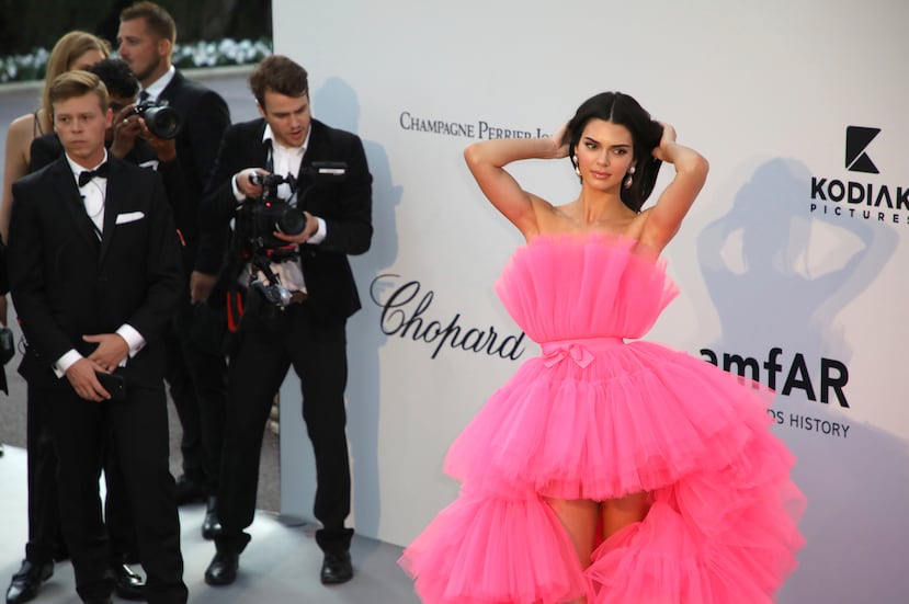 Kendall Jenner a su llegada a la 26ta gala de amfAR celebrada en Cannes, Francia. (Foto: AP)