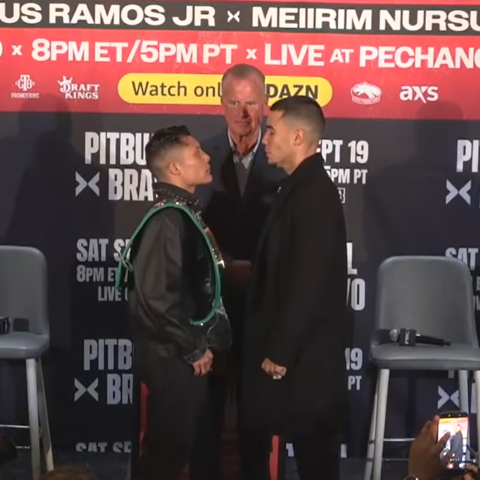El campeón interino Isaac "Pitbull" Cruz (izquierda) posa ante el retador boricua, Néstor Bravo.