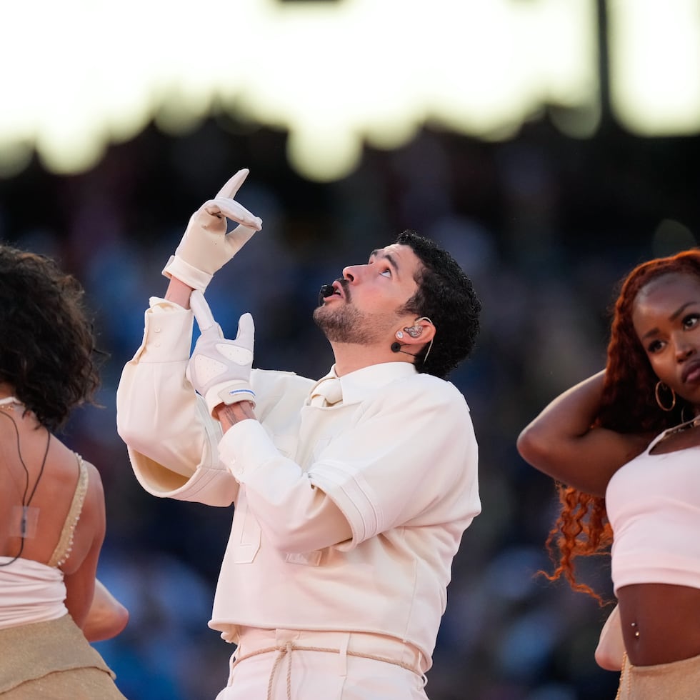 Bad Bunny durante su histórica presentación en el Super Bowl 60 en Santa Clara California.