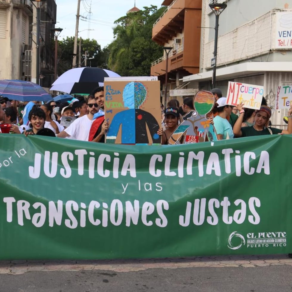 Alrededor de 1,000 personas recorrieron las calles de Río Piedras en reclamo por atención a los efectos del cambio climático en Puerto Rico.
