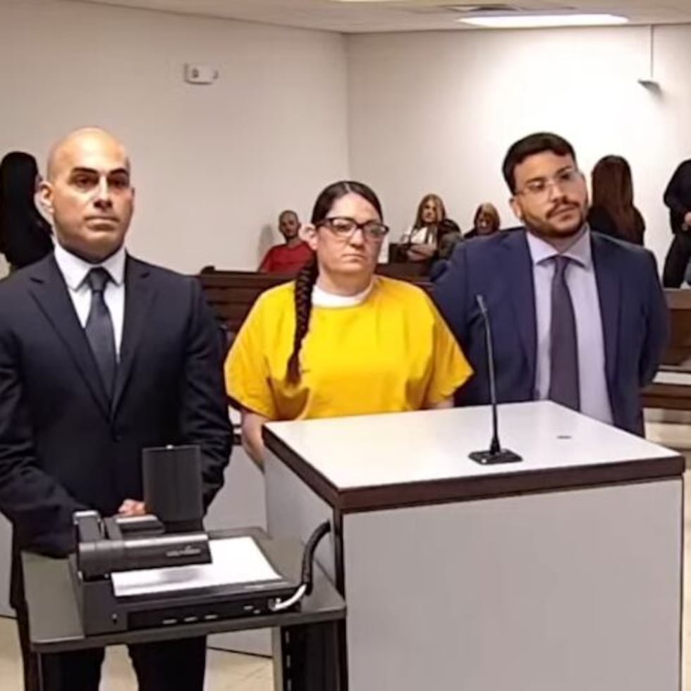 Before hearing her sentence, Elvia Cabrera Rivera (center) reiterated her innocence.