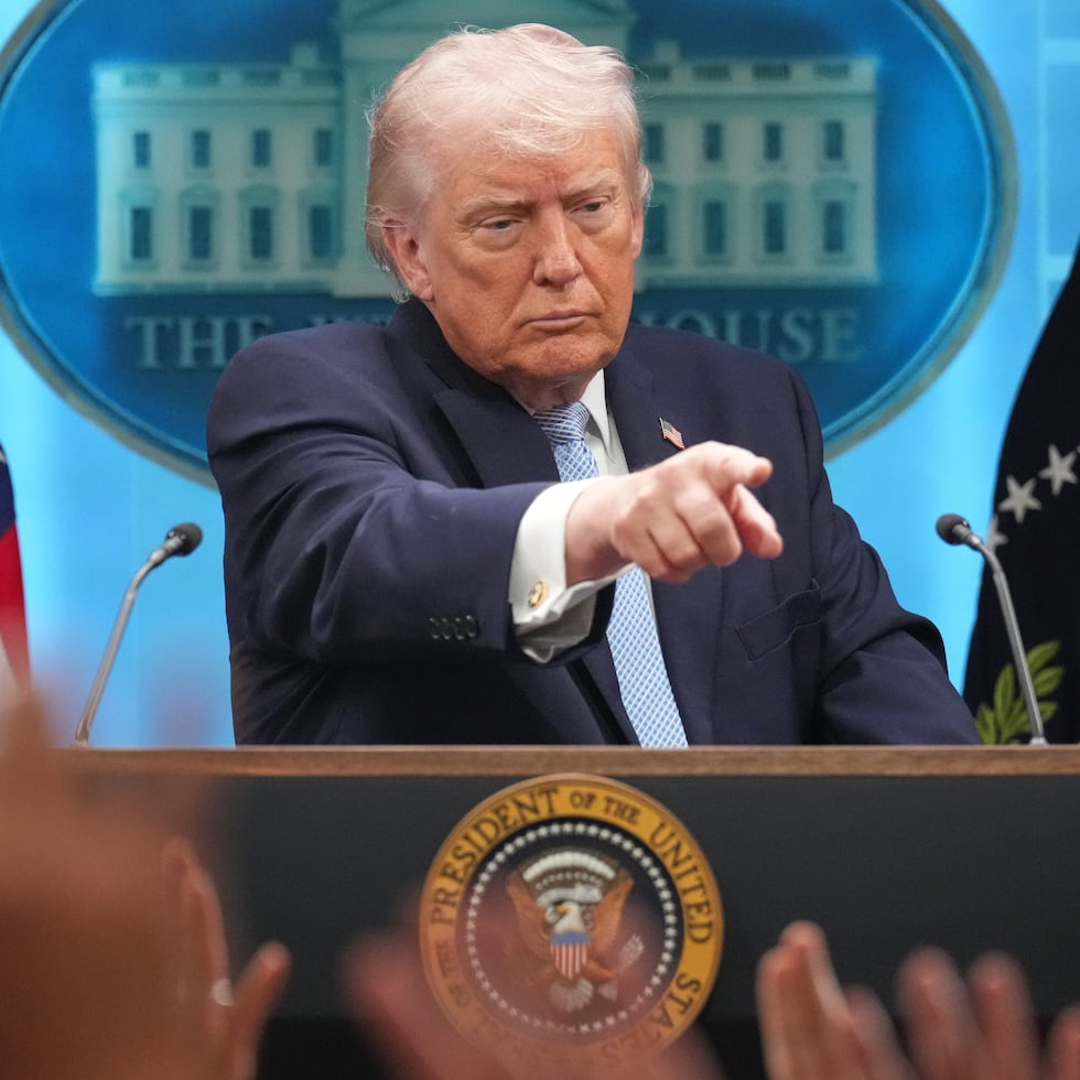 El presidente estadounidense declaró que está moderando sus amenazas de intensificar los ataques contra Irán.