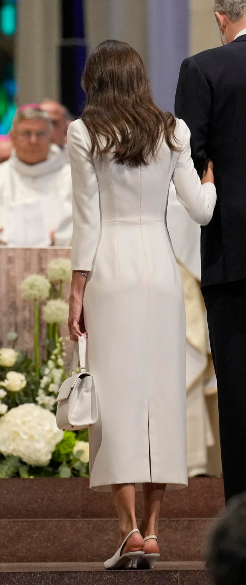Los reyes de España, Felipe VI y Letizia, asisten a la misa oficiada por el Papa León XIV en la Sagrada Familia, dentro de su visita oficial a España, este miércoles en Barcelona.