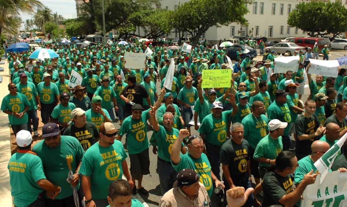 Empleados de AAA van a La Fortaleza en huelga de 24 horas por Plan de Compensación