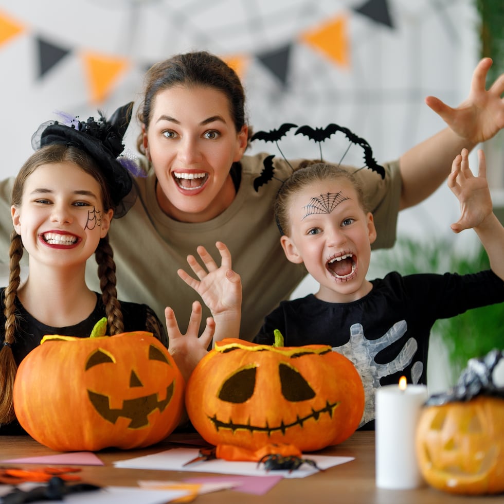 Los niños pequeños deben estar siempre acompañados por adultos.