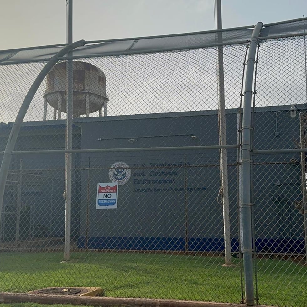 Una vista del centro de detención y procesamiento de ICE clausurado en Aguadilla. La foto fue tomada en junio pasado.