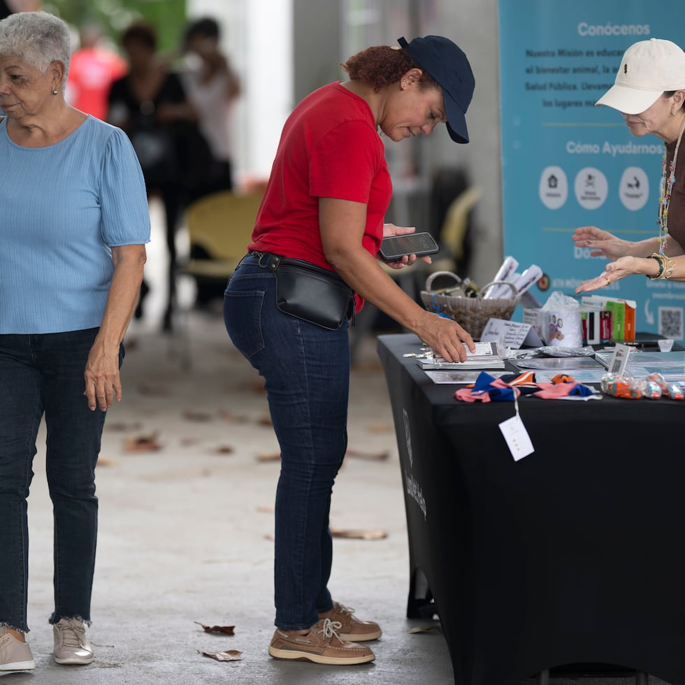 Techos Pa’ Mi Gente cuenta con un Centro Resiliente al cual la ciudadanía puede ir a lavar ropa, cargar aparatos electrónicos y guardar insulina, entre otros servicios.