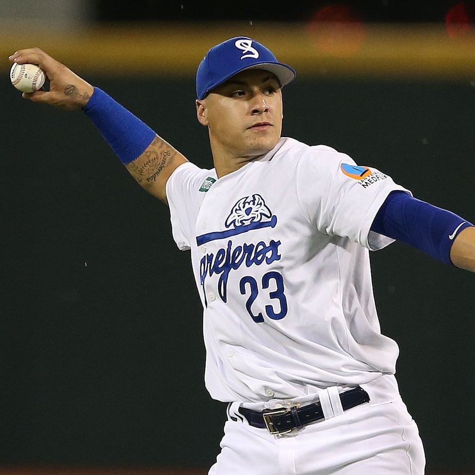 Javier Báez played two consecutive seasons in the Puerto Rican winter league with the Cangrejeros, between 2014 and 2016, before being absent for nine seasons.