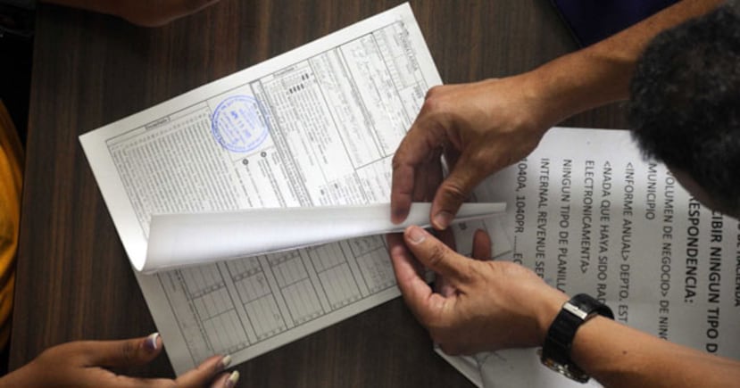 Los acusados solicitaban reintegros de las planillas federales usando información de otros individuos. (Archivo GFR Media)