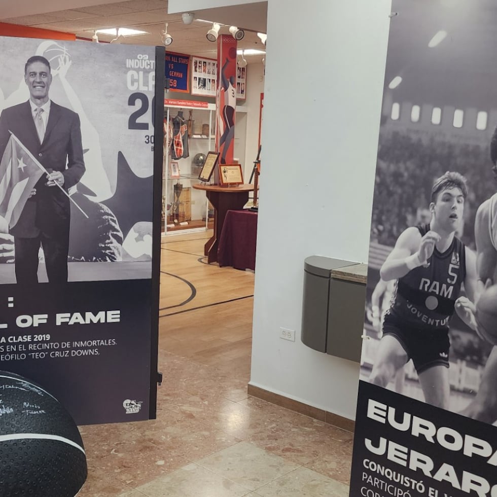 Parte de la exhibición del exjugador nacional Piculín Ortiz en la Ciudad de las Lomas.
