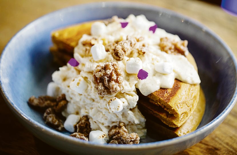 Los desayunos un poco más tradicionales como los revoltillos, “pancakes”, tostadas francesas, avena, harina de maíz, farina, sándwiches y wraps, forman parte de los ofrecimientos.