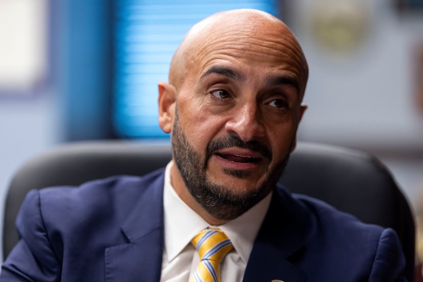 El superintendente de la Policía, Joseph González, afirmó que mantienen conversaciones con la Junta Fiscal para la implementación de la segunda fase de ajuste salarial para los uniformados.