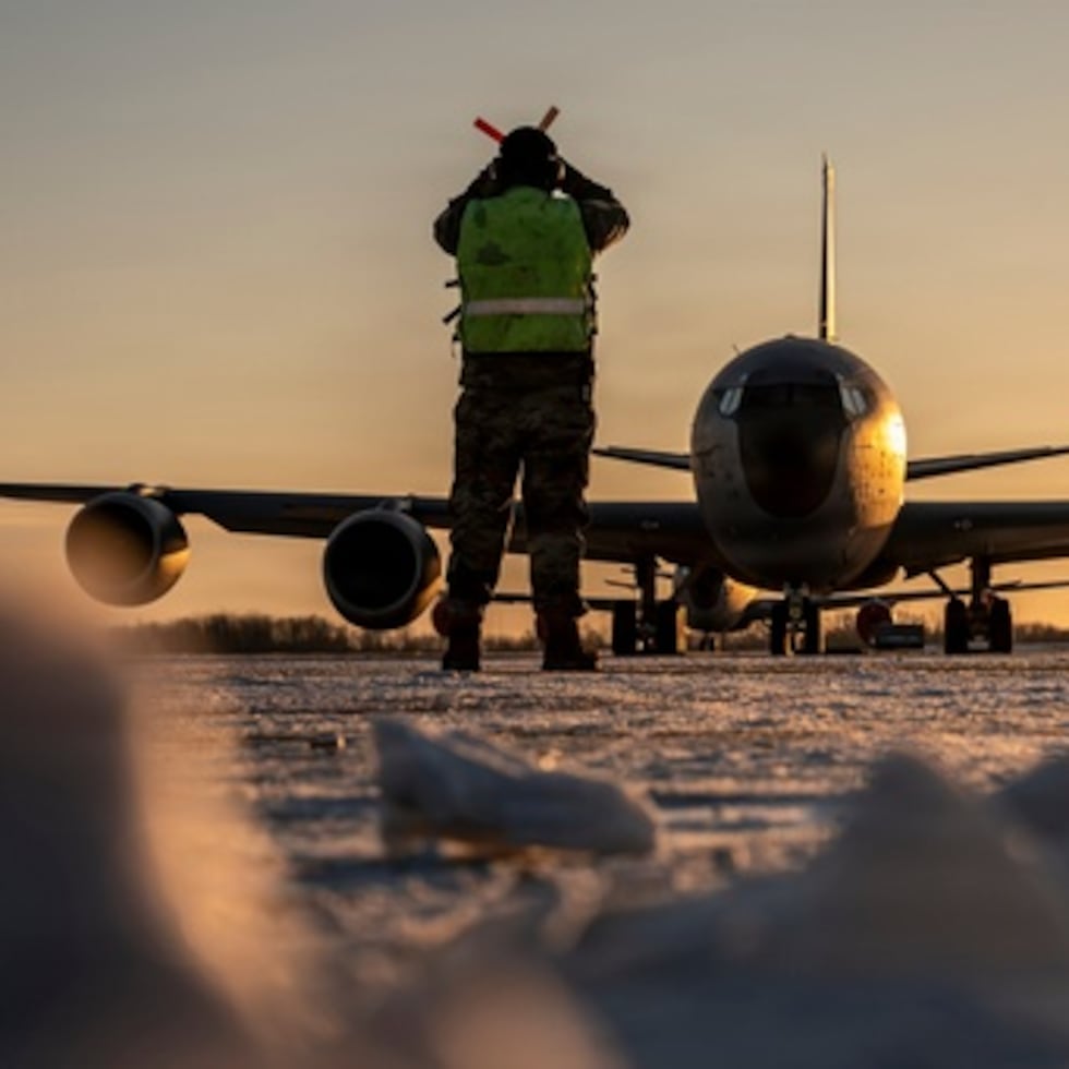 El gobernador de Ohio, Mike DeWine, dijo el viernes que tres de los seis miembros de la tripulación de un avión de reabastecimiento estadounidense KC-135 que murieron al estrellarse en Irak eran de su estado y habían sido desplegados con la 121ª Ala de Reabastecimiento Aéreo de la Guardia Nacional Aérea de Ohio.