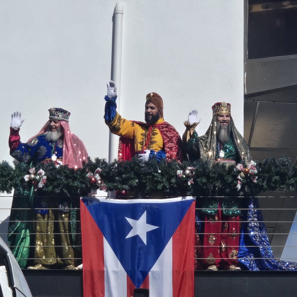 Los tres Reyes Magos encabezaron la edición 142 del desfile en Juana Díaz.