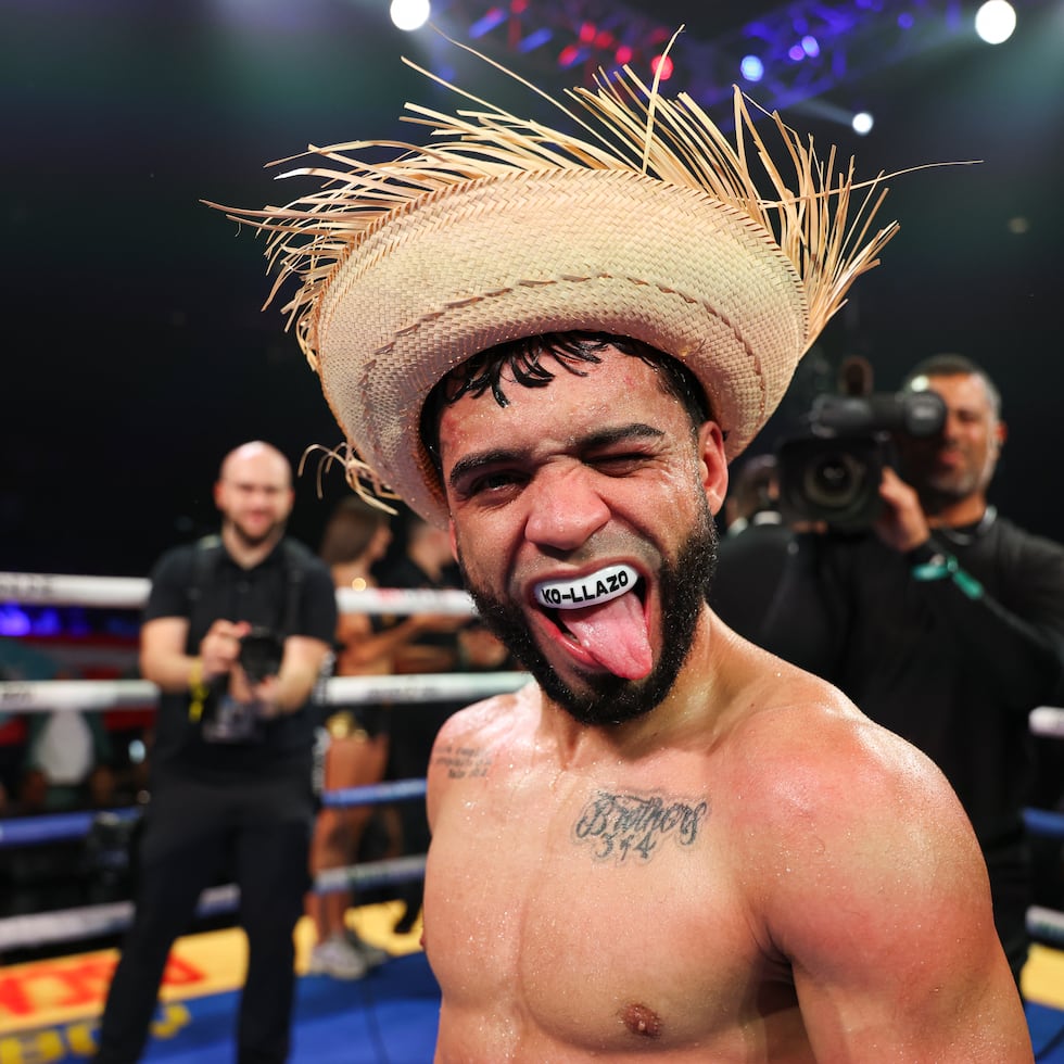 Oscar Collazo es campeón unificado de la OMB y la AMB.